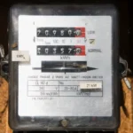 صدمة "التعرفة الجديدة": فواتير الكهرباء في دمشق تلتهم الرواتب