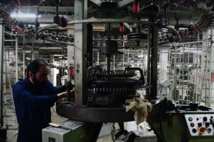 الملبوسات العامة بدمشق تكشف عن ملامح الماركة الحكومية الجديدة التي ستنافس في الأسواق