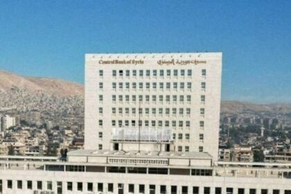 حاكم مصرف سوريا المركزي: استقرار الليرة خط أحمر ولا تهاون مع المضاربين