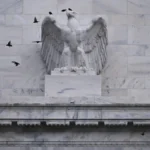 جيه بي مورغان يصدم الأسواق: لا خفض للفائدة في 2026.. وصدام ترامب وباول يربك الحسابات