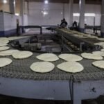 سباق مع الزمن لتأمين رغيف الخبز: خريطة شاملة لعودة عشرات المخابز للعمل في المحافظات السورية