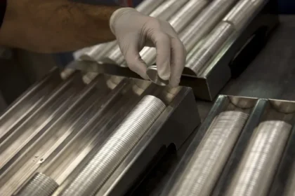 الفضة تكسر حاجز الـ 90 دولاراً.. زلزال في الأسواق العالمية بقيادة "الفيدرالي"