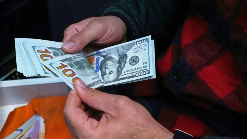 نشرة أسعار صرف الليرة السورية أمام الدولار صباح اليوم