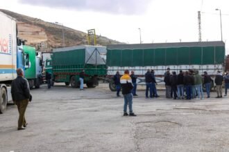 نقابة مالكي الشاحنات المبردة في لبنان تعلن عن تسعيرة جديدة لأجور نقل الشاحنات من الحدود السورية إلى لبنان