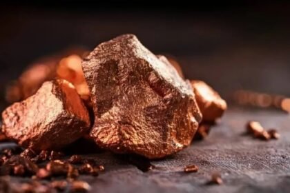 النحاس يصعد 0.7% إلى 12,708 دولاراً للطن… المخزونات تضغط والطلب الصيني يترقّب العودة