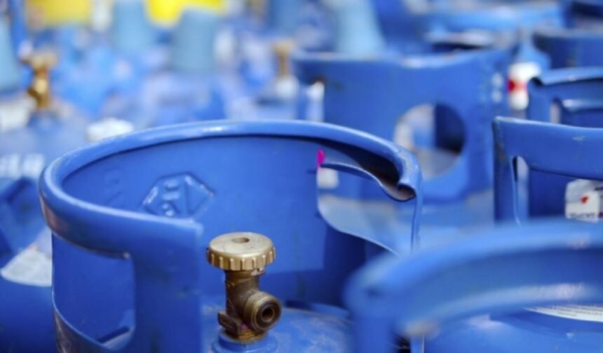 من 122 ألفاً إلى 200 ألف ليرة تجار يستغلون شائعة نقص الغاز بدمشق…مصادر رسمية تكشف :عودة الانتاج إلى طبيعته خلال ساعات