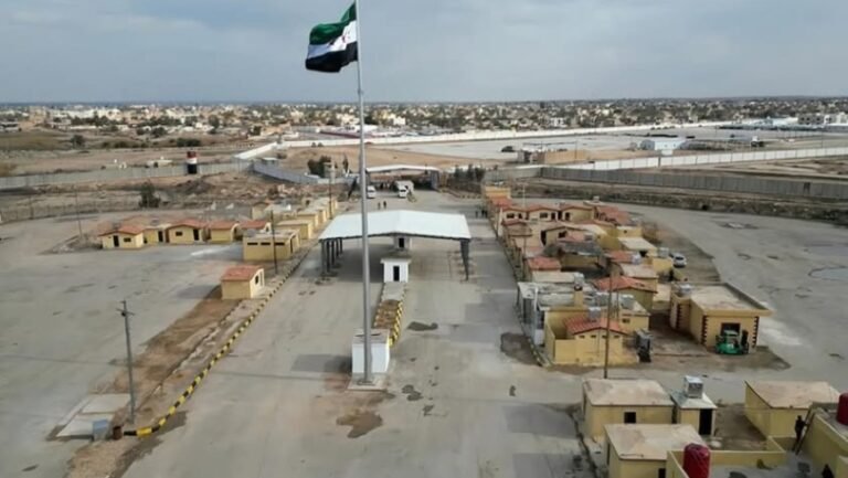 العراق يسرّع افتتاح منفذ ربيعة مع سوريا… خطوة لتعزيز التجارة والإيرادات غير النفطية