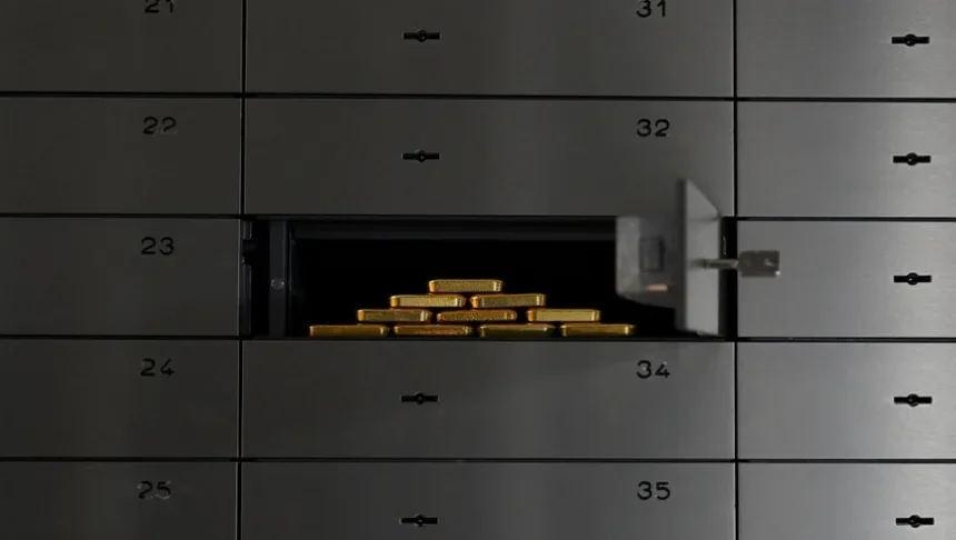 5002 طن طلب عالمي على الذهب… وتكلفة التخزين تصل إلى 0.30% سنوياً! هل حسبتها قبل الشراء؟