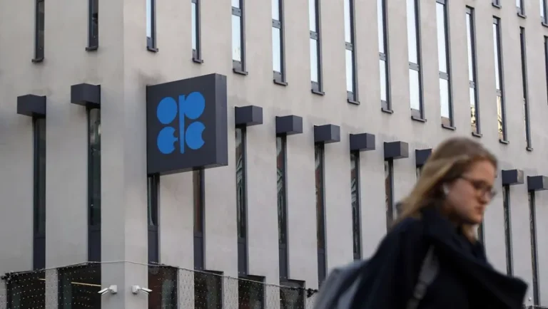 أوبك تثبت بوصلة النفط لعام 2026: استقرار في الطلب رغم تقلبات الإنتاج والسياسة