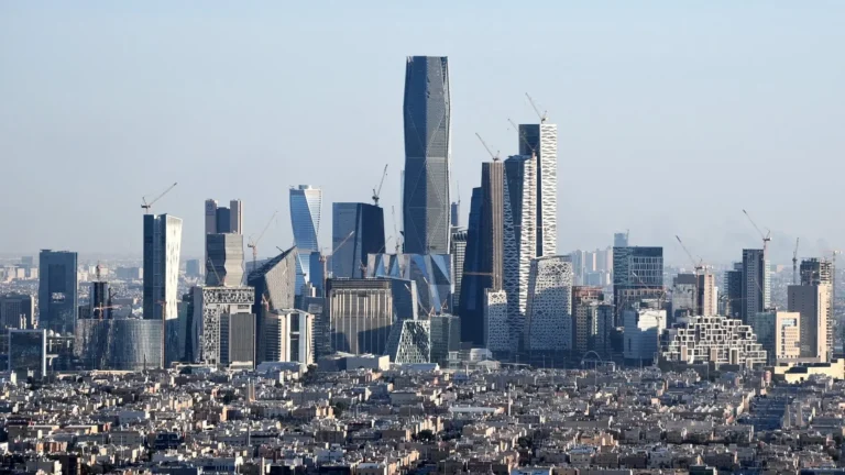 رؤية 2030 تؤتي ثمارها.. كيف قفز اقتصاد السعودية بنسبة 4.5% في عام 2025؟