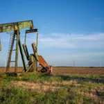 أسعار النفط تتراجع إلى 71 دولاراً للبرميل.. رسوم ترامب الجديدة تضغط على الأسواق