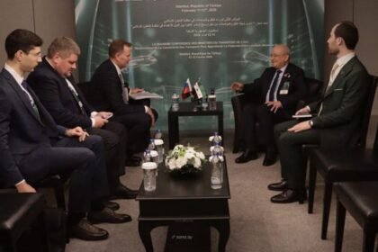 مباحثات سورية-روسية لتطوير السكك الحديدية وتعزيز التعاون اللوجستي على هامش مؤتمر إسطنبول