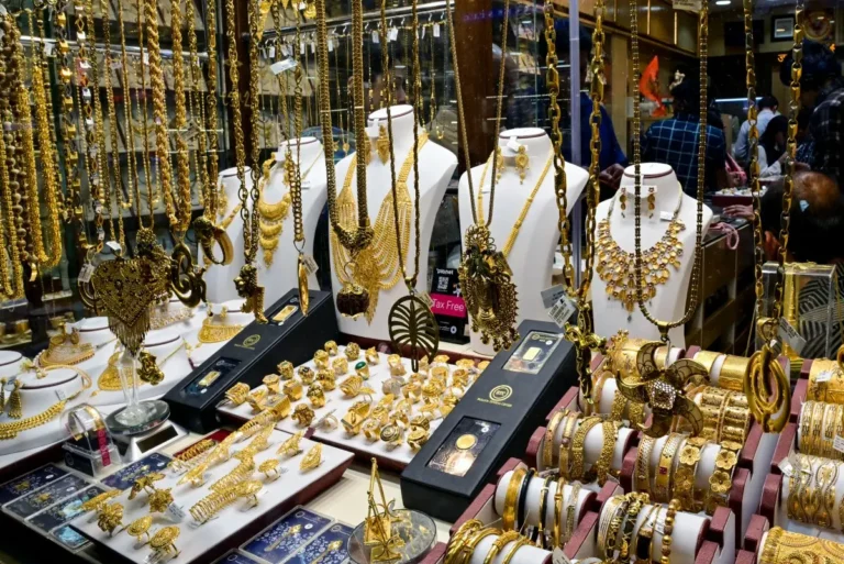 هبوط أسعار الذهب دون مستوى 4660 دولاراً.. هل انتهت رحلة المكاسب التاريخية؟