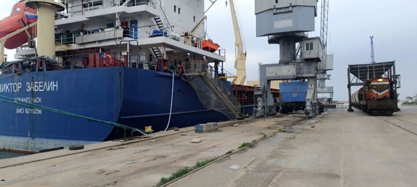 "الذهب الأبيض" يصل طرطوس.. تفاصيل وصول شحنة القمح الروسية الجديدة وتأمين رغيف الخبز