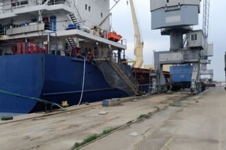 "الذهب الأبيض" يصل طرطوس.. تفاصيل وصول شحنة القمح الروسية الجديدة وتأمين رغيف الخبز