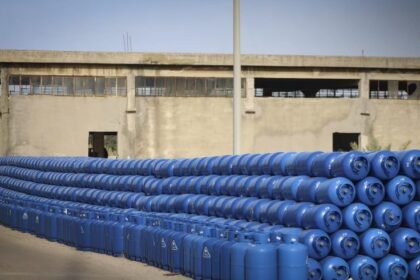 350 طناً يومياً من الغاز عبر الأردن… وزارة الطاقة السورية: لا انقطاع والازدحام سببه زيادة الطلب