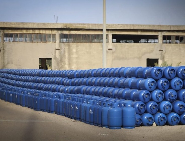 350 طناً يومياً من الغاز عبر الأردن… وزارة الطاقة السورية: لا انقطاع والازدحام سببه زيادة الطلب