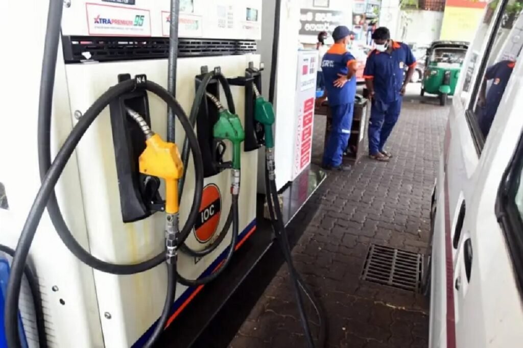 سريلانكا ترفع أسعار الوقود 25% في أسبوعين.. استعداداً لتداعيات التوترات بالشرق الأوسط