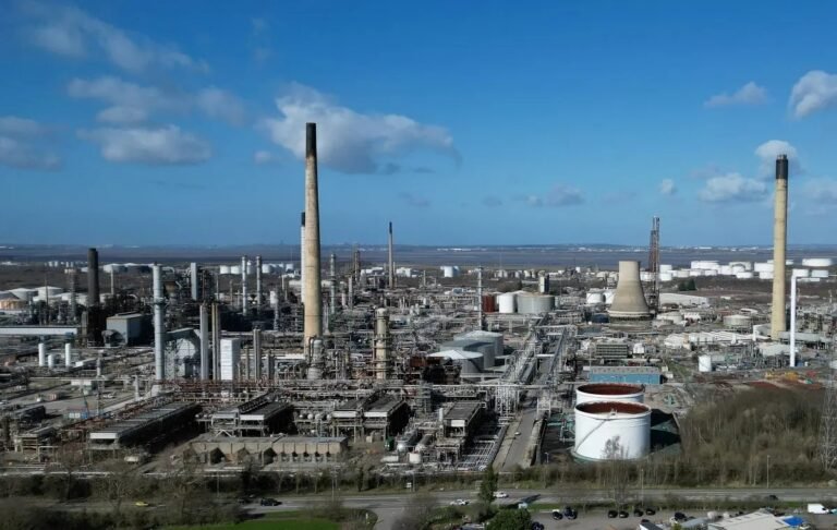 ترامب يعلن مشروعاً لبناء أول مصفاة نفط جديدة في الولايات المتحدة منذ 50 عاماً باستثمار ضخم