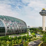 إنفوجرافيك يوضح قائمة أفضل 10 مطارات في العالم لعام 2026 تصنيف سكاي تراكس