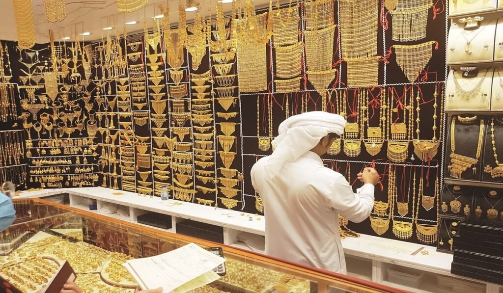 انتعاش مبيعات الذهب في الإمارات خلال رمضان.. الطلب يرتفع 15% مع الإقبال على الهدايا والاستثمار