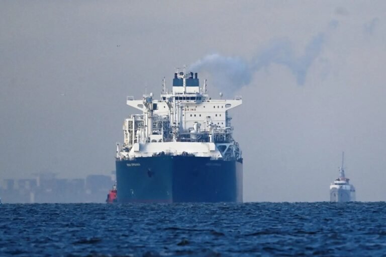 تعطل شحنات الأسمدة عبر مضيق هرمز يهدد بارتفاع أسعار الغذاء عالمياً