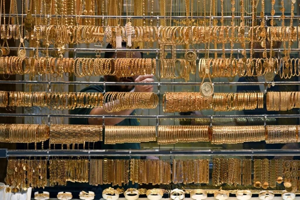 الذهب عند 4564 دولاراً للأونصة: ارتفاع يومي قوي رغم أسوأ أداء شهري منذ 17 عاماً