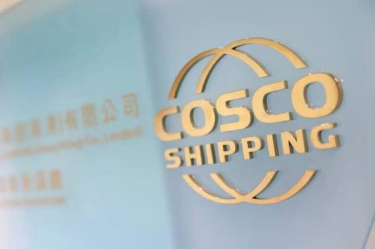 كوسكو الصينية تستأنف شحن الحاويات إلى الخليج بعد تعليق دام 3 أسابيع