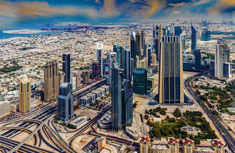 الإمارات تعزز متانة قطاعها المصرفي بحزمة دعم استباقية تتجاوز تريليون درهم