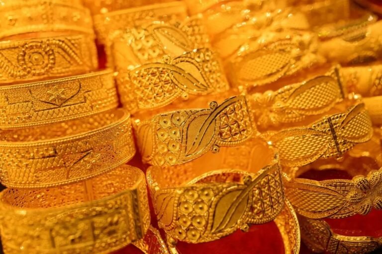 سعر الذهب يتراجع إلى 4787 دولار للأونصة مع صعود الدولار وارتفاع النفط