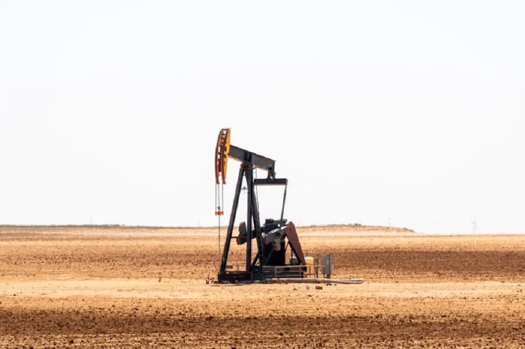 النفط يقفز إلى 106.92 دولار لبرنت و95.67 دولار للخام الأميركي مع تصاعد التوترات وتعثر محادثات السلام