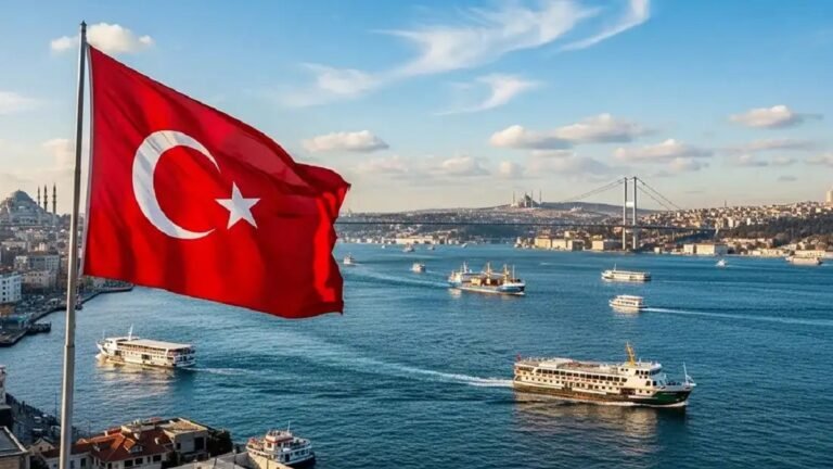 احتياطيات النقد الأجنبي والتضخم يضغطان على اقتصاد تركيا.. وفيتش تعدّل تقييمها