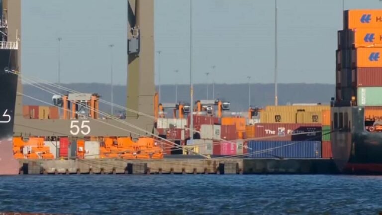 تطور قضائي جديد بشأن رسوم ترامب: هل يستعيد المستوردون مليارات الدولارات؟