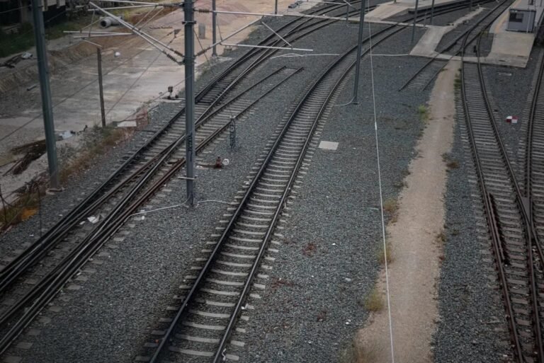 الأردن والإمارات تطلقان مشروع سكة حديد العقبة بـ2.3 مليار دولار لتعزيز النقل والتجارة الإقليمية