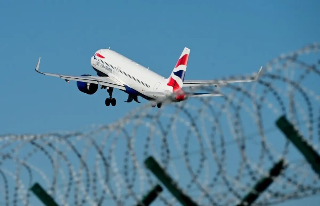 أزمة وقود الطائرات تتفاقم: التعافي قد يستغرق أشهراً رغم فتح مضيق هرمز