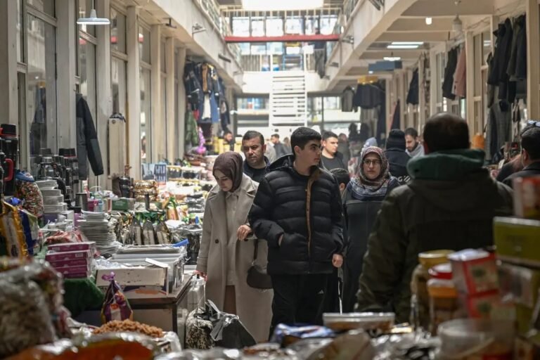 المركزي التركي يثبت الفائدة عند 37% رغم تراجع التضخم… ضغوط الطاقة تعرقل خفضها