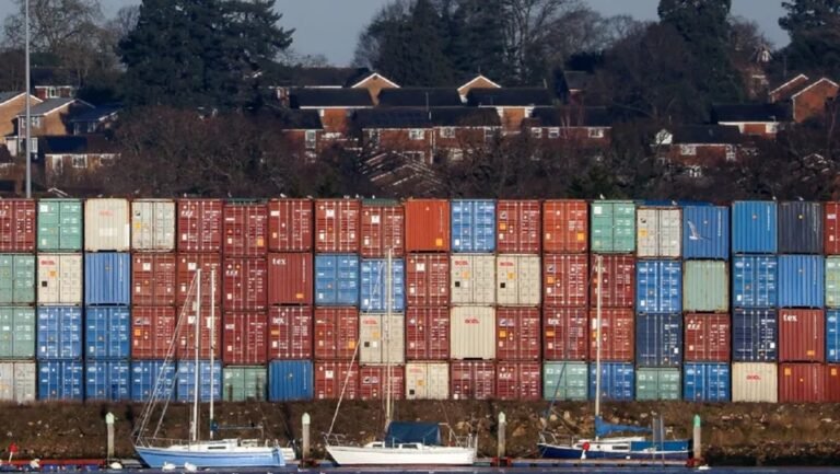 حرب إيران تضغط على الاقتصاد العالمي: تباطؤ النمو وارتفاع التضخم وأسعار النفط تحدد المسار