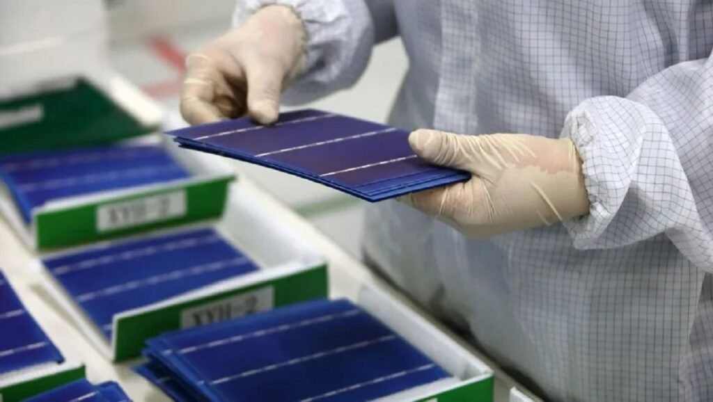 الصين تشدد الرقابة على قطاع الطاقة الشمسية لمواجهة فائض الإنتاج ودعم استقرار الصناعة