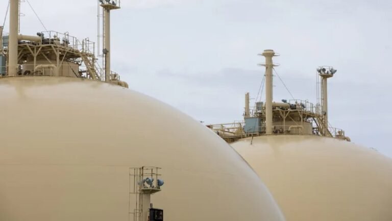 مصر تستورد 15 شحنة غاز مسال في أبريل وسط تأثيرات توترات الشرق الأوسط