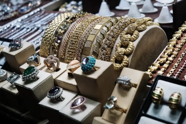 ارتفاع الذهب عالمياً بعد تهدئة التوترات مع إيران… هل يستمر الصعود أم يواجه تصحيحاً قريباً؟