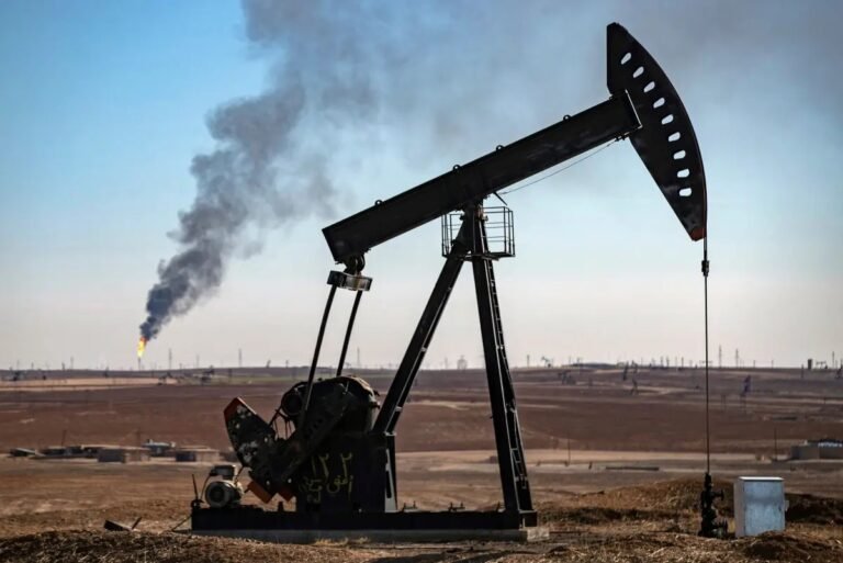 أسعار النفط تتراجع بعد مكاسب قوية