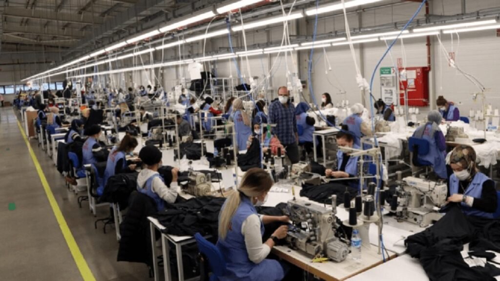 تحذير تركي: انتقال مصانع النسيج إلى سوريا بعد مصر يهدد صناعة الألبسة وتراجع الصادرات