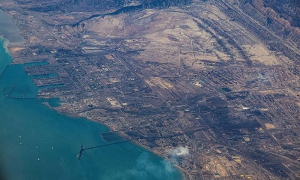 الخليج يرفض رسوم هرمز ويعجّل مشاريع الربط