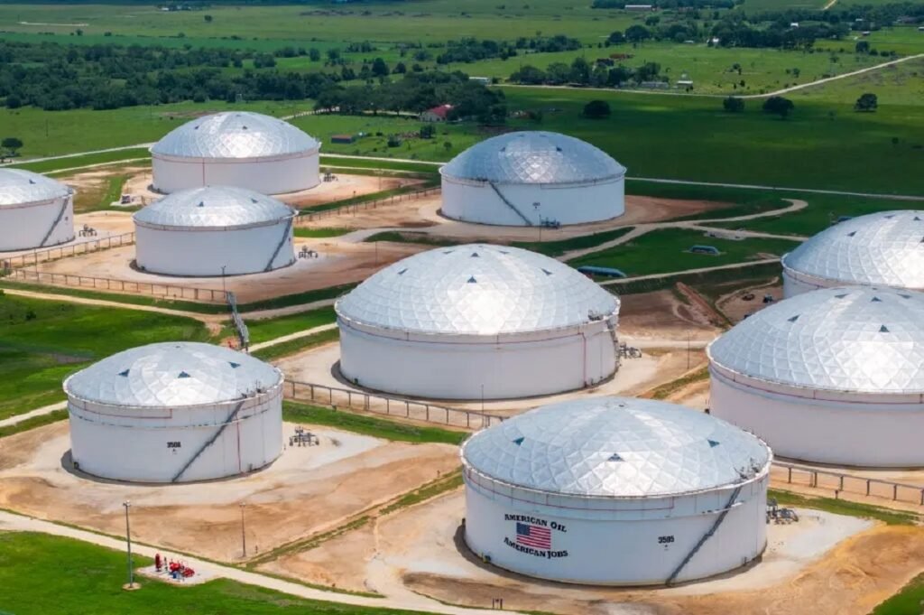 أميركا تضخ 26 مليون برميل من الاحتياطي النفطي لكبح أسعار الوقود وسط اضطرابات الحرب