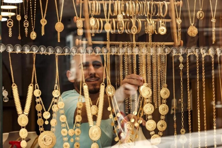 الذهب يثبت عند 4543 دولار.. ترقب عالمي لاتفاق قد يغيّر المشهد الاقتصادي