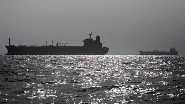 ناقلة نفط عراقية تعبر هرمز نحو الصين وسط توتر إقليمي ومحادثات لفتح الممر الحيوي