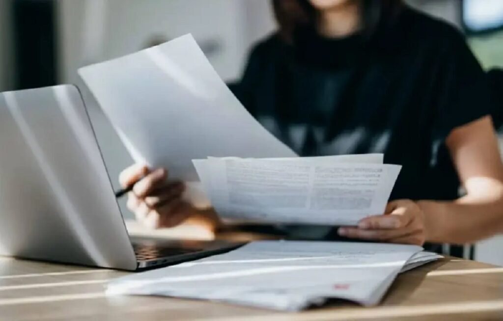 هل يهدد الذكاء الاصطناعي بياناتك المالية؟.. خبراء يحذرون من مشاركة الحسابات البنكية مع ChatGPT وGemini