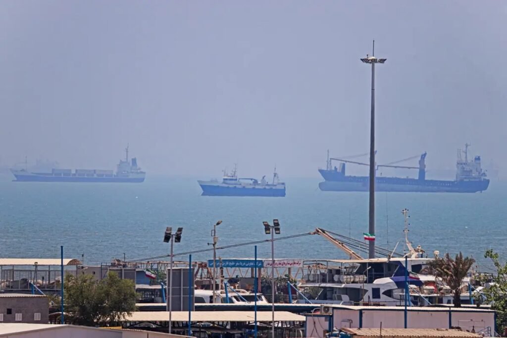 اضطراب جديد في مضيق هرمز رغم تعافي الشحن البحري