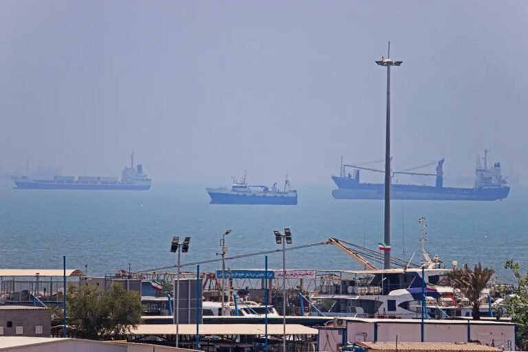 اضطراب جديد في مضيق هرمز رغم تعافي الشحن البحري