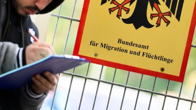 ألمانيا تبحث مستقبل السوريين المندمجين.. دعوات لمنحهم استقراراً قانونياً دعماً للاقتصاد